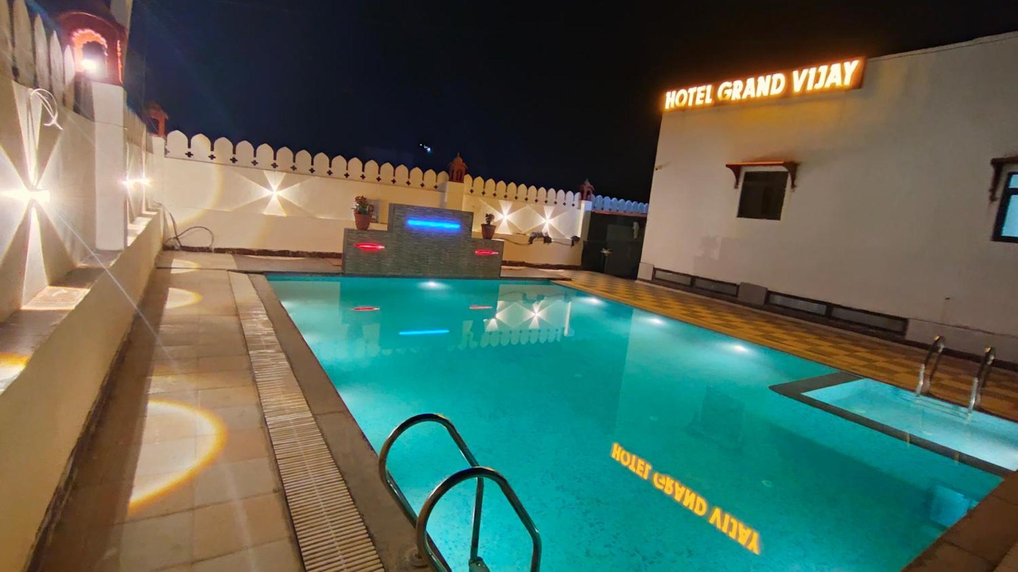 Hotel Grand Vijay พุชการ์ ภายนอก รูปภาพ