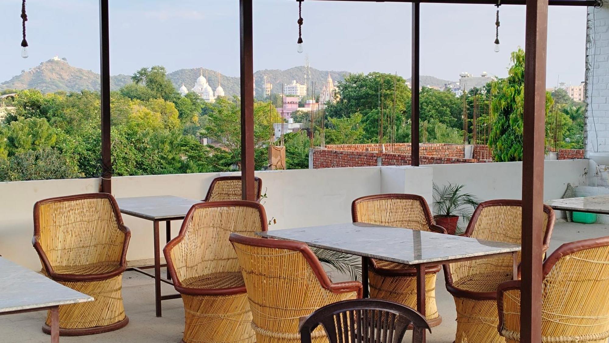 Hotel Grand Vijay พุชการ์ ภายนอก รูปภาพ