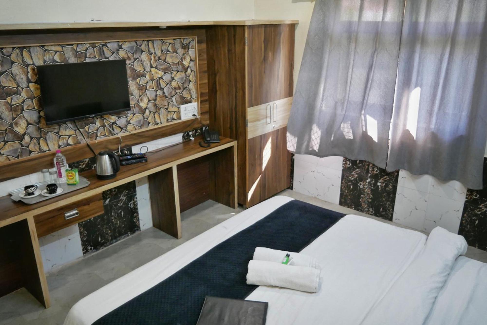 Hotel Grand Vijay พุชการ์ ภายนอก รูปภาพ