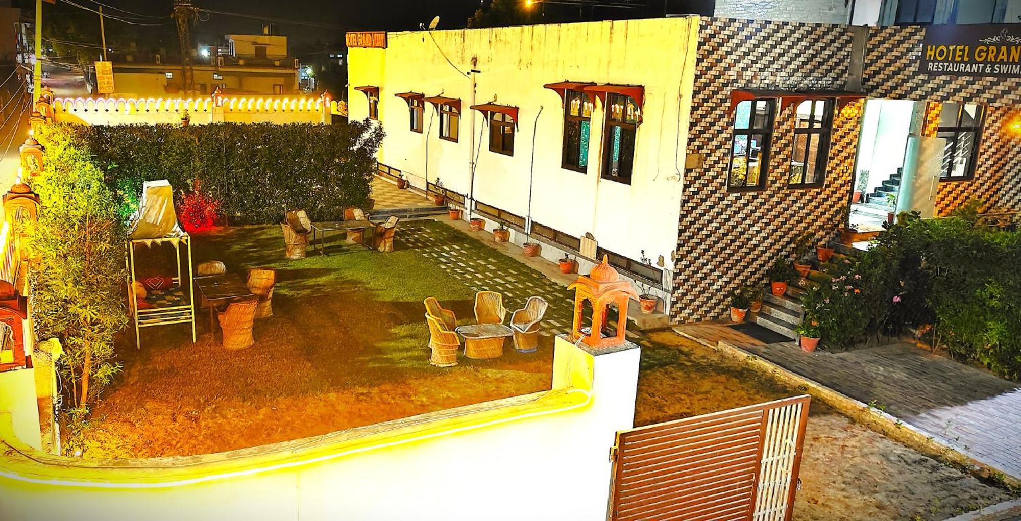 Hotel Grand Vijay พุชการ์ ภายนอก รูปภาพ